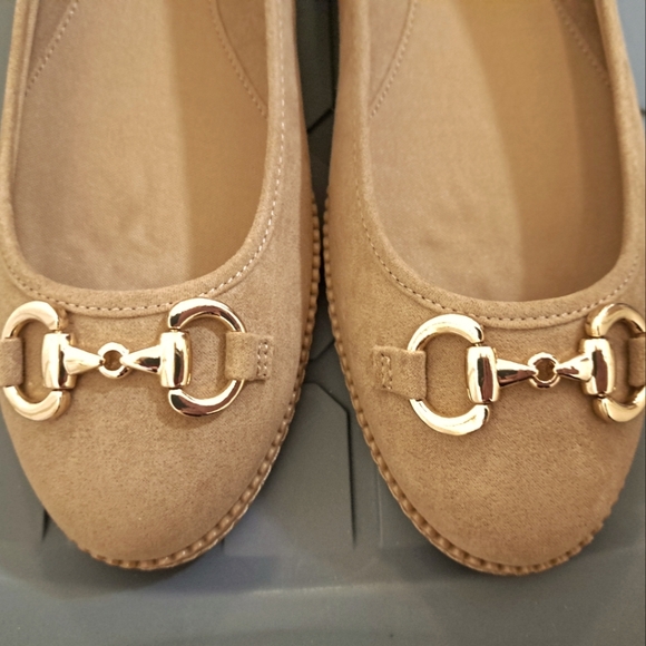 ANNE KLEIN comfort flats SHOES Elyssa BRAND NEW suede SO COMFY goldtone hardware - Picture 7 of 7